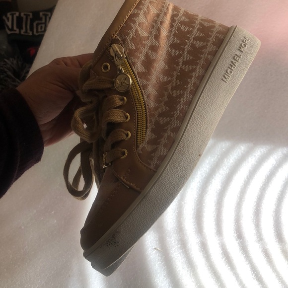 Kids Michael Kors Vegan Sneakers - Size 1 - Picture 6 of 16